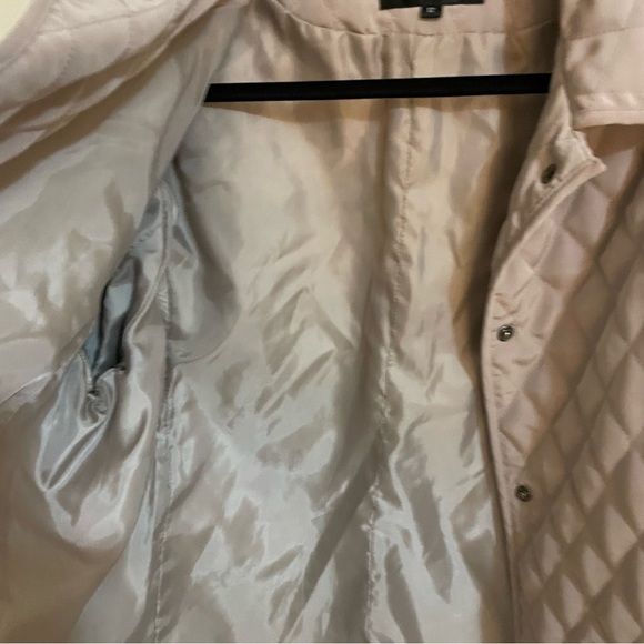 Fen-nelli limited edition quilted beige clasp button closure jacket. - Picture 9 of 10